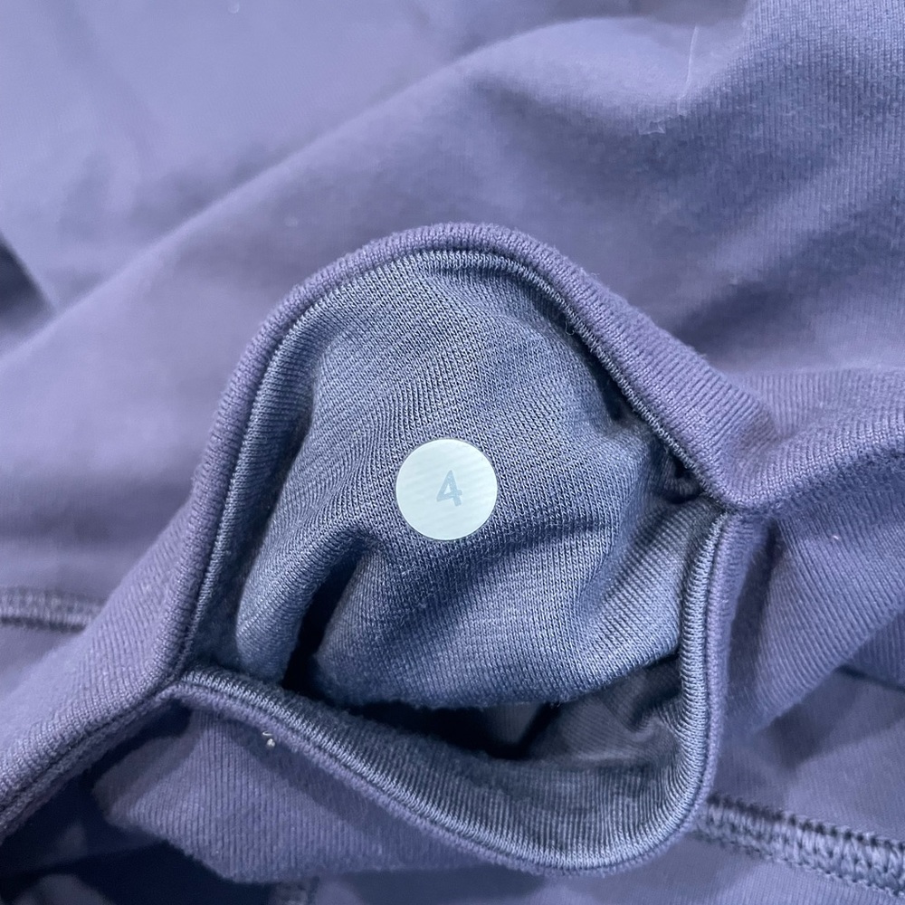 Lululemon leggings size 4 - Picture 2 of 4